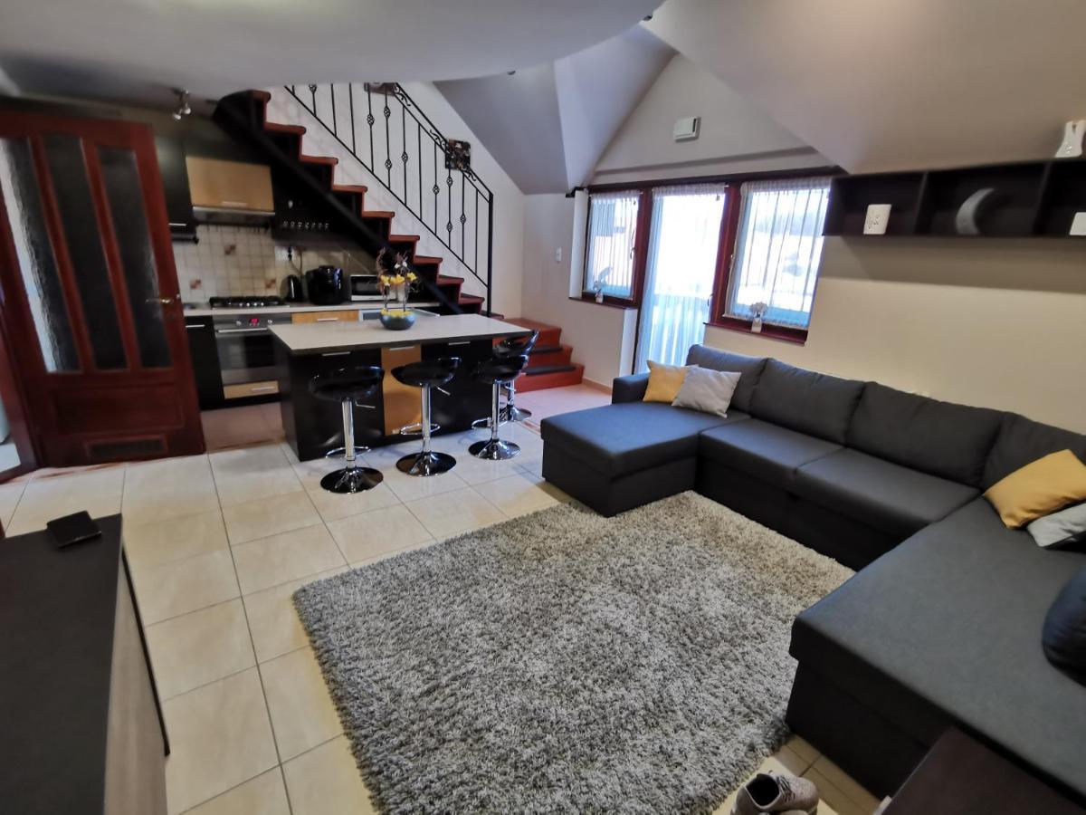 Galery Apartman Gyula Eksteriør billede
